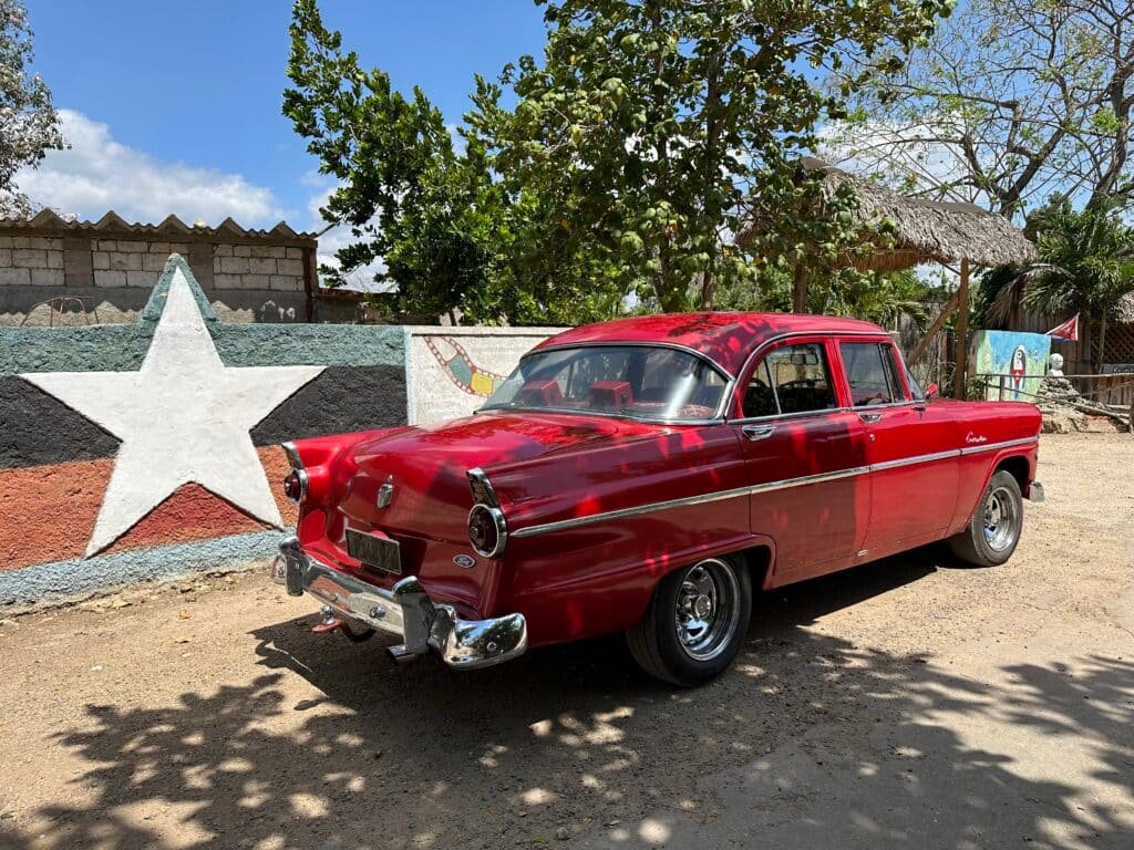 photo d'une voiture ancienne à Cuba