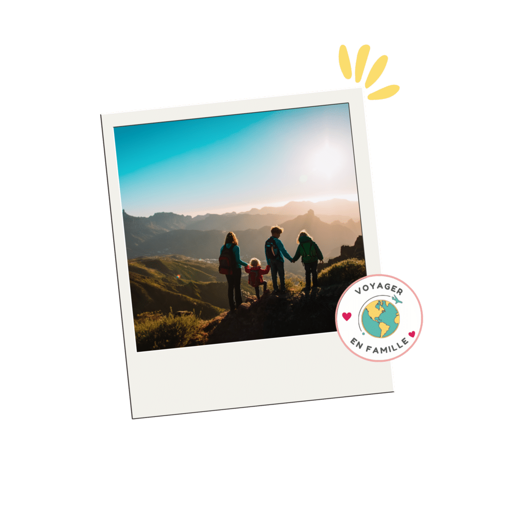 Photo famille en voyage randonnée