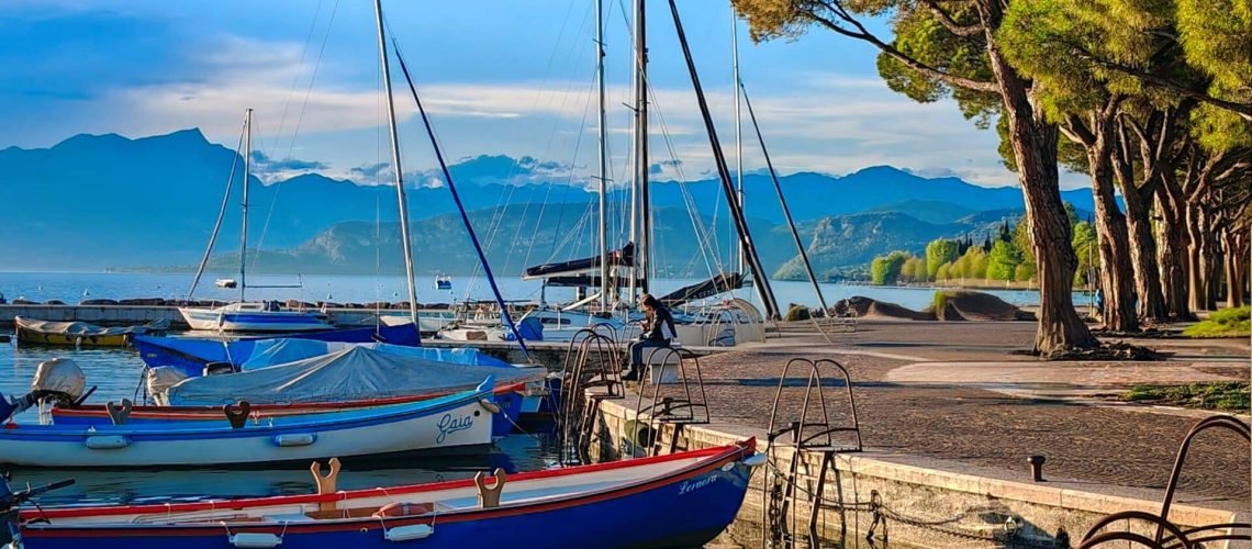 Lazise petit village au bord du lac de garde